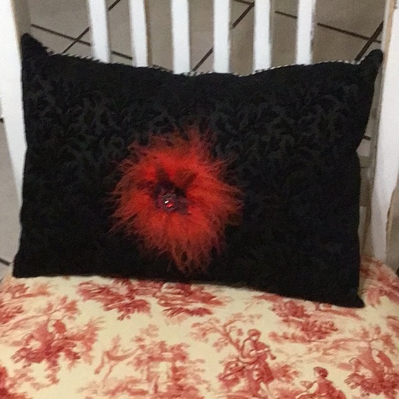 ONE OF A KIND HAND MADE PILLOW BLK NWOT - Picture 4 of 8
